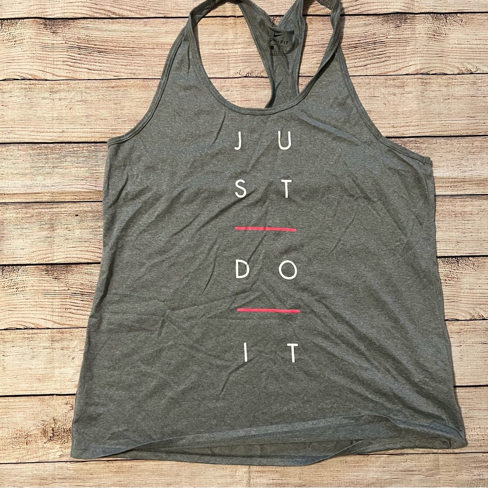 ❤️ 4 for $15 sale/ Nike tank